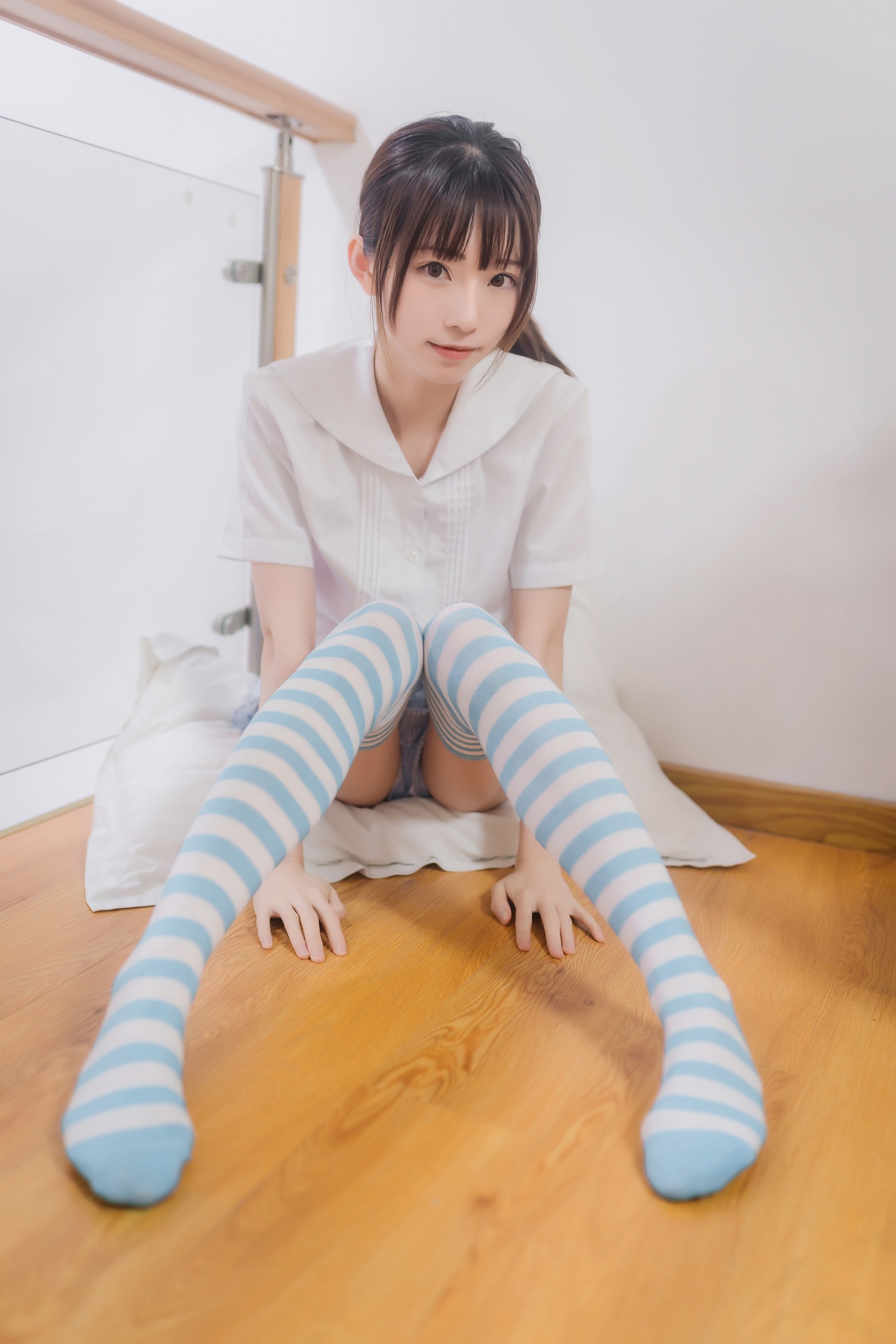 Kitaro_绮太郎 - NO.023 蓝白条纹袜[42P]-XikXak
